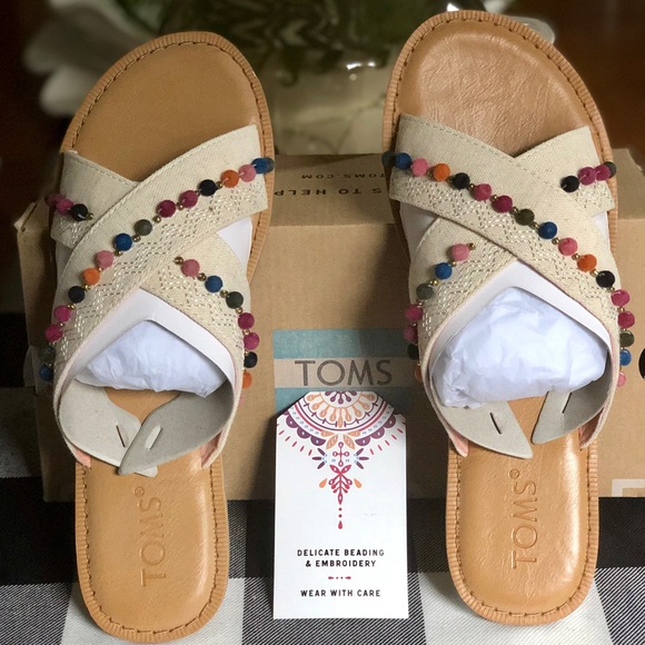 natural oxford pom poms women's viv sandals